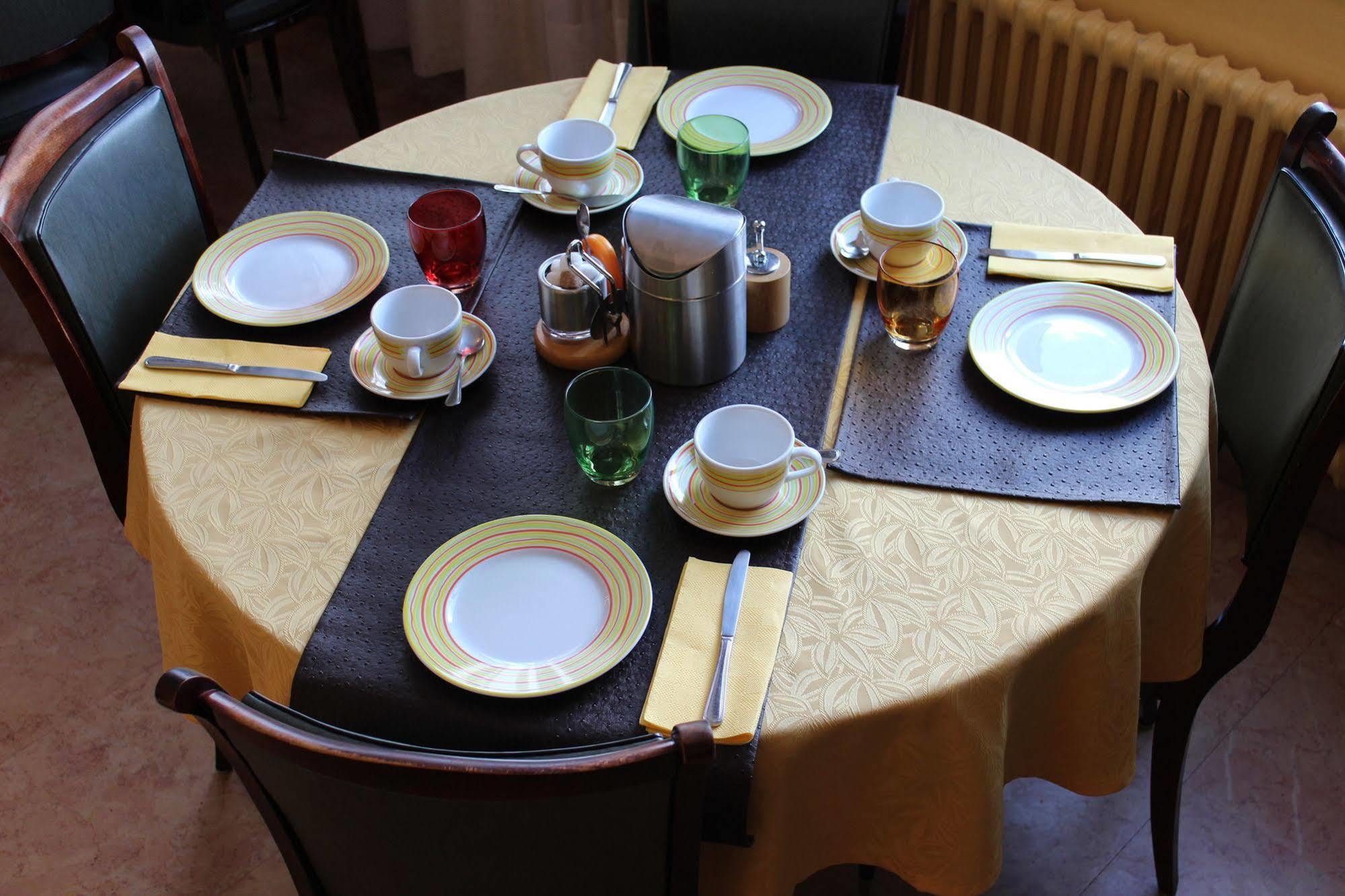 Hotel Bristol Châlons-en-Champagne Екстериор снимка